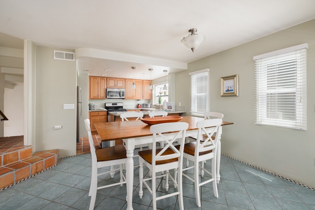 Jersey Court Jubilee! Dual Town Homes on 1 Lot! gallery image 5