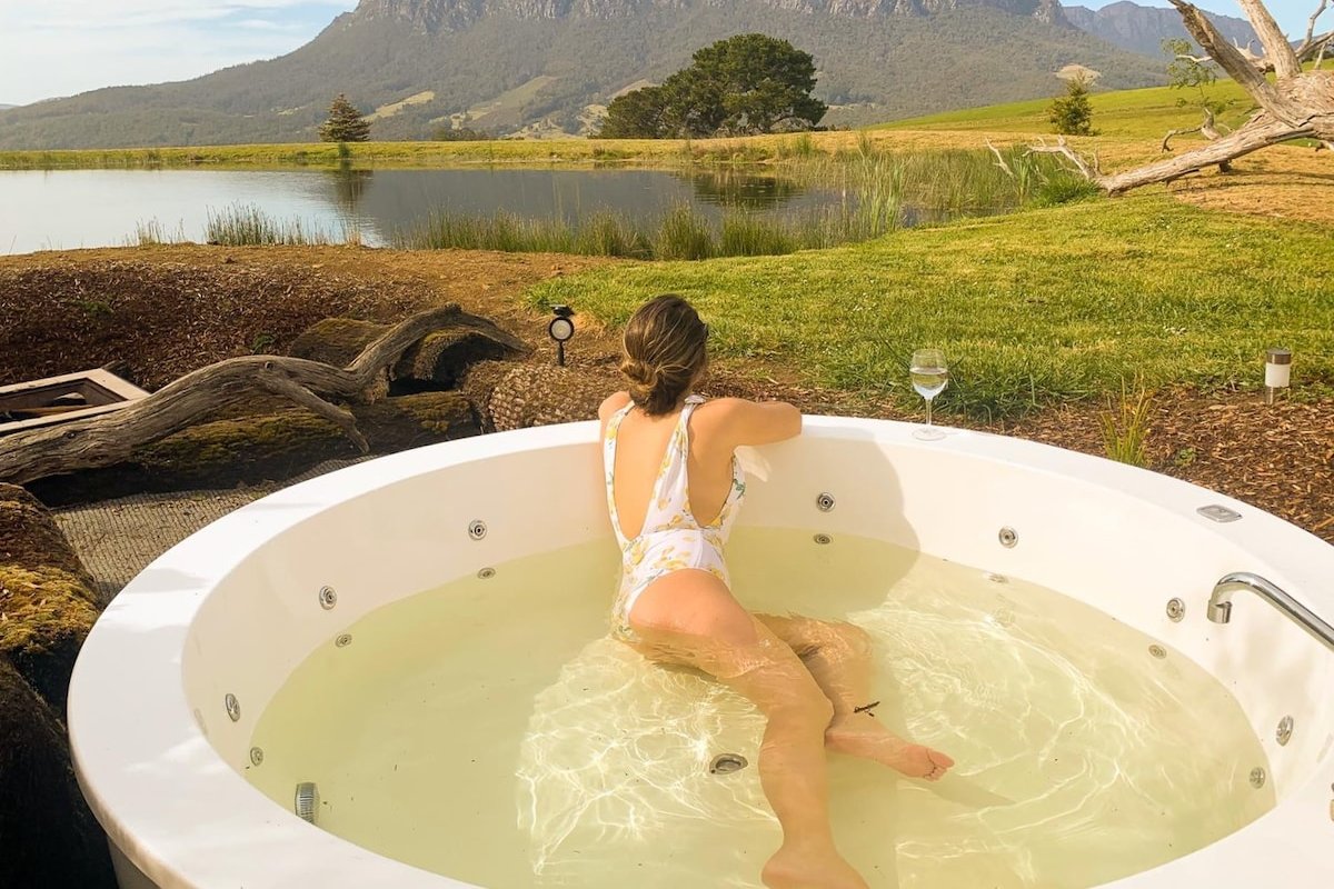 Eagles Nest II Luxury Private Spa Property gallery image 2