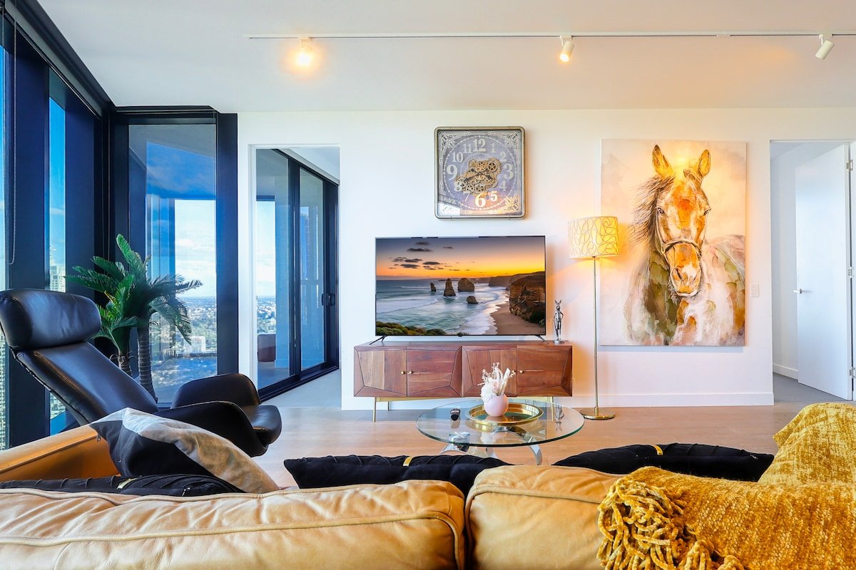 Large Living 3 Beds Apt Top CityView Over All! gallery image 5