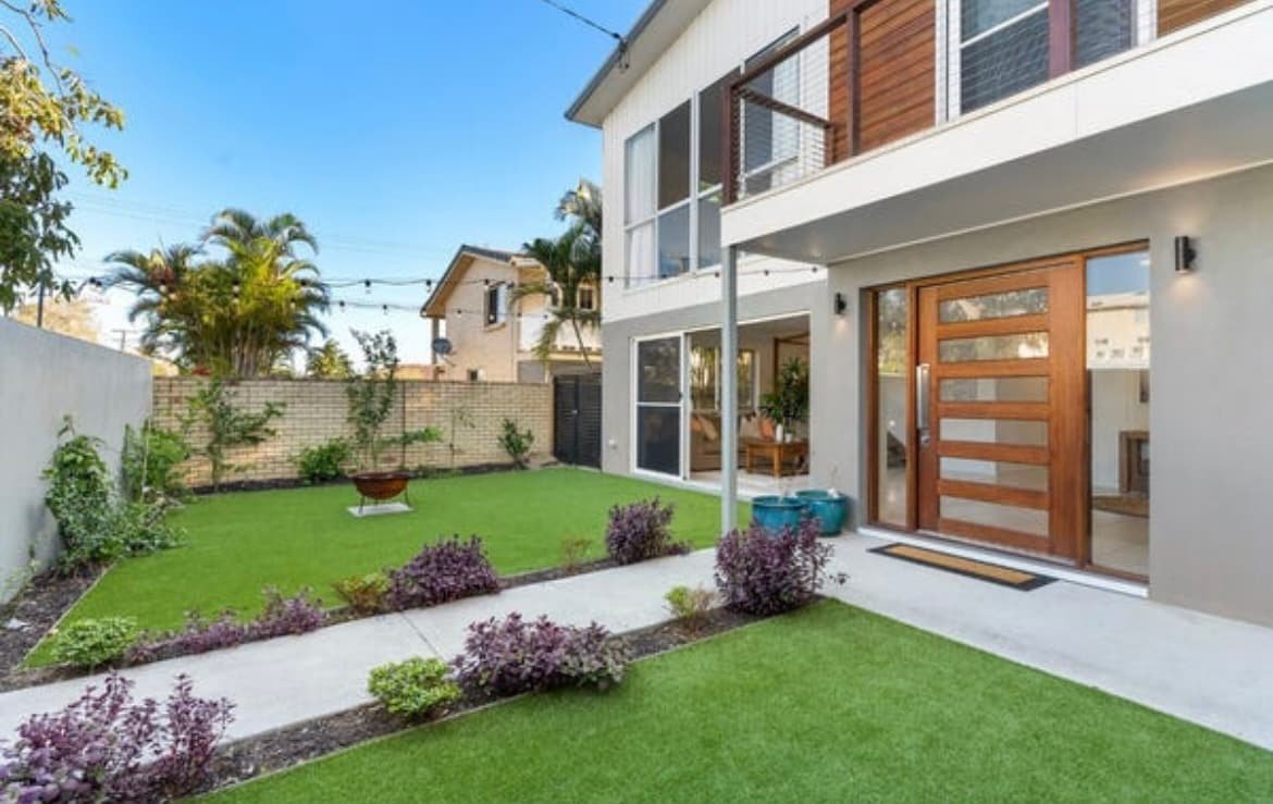 Beachside Entertainer’s Dream | Spacious Luxe Home gallery image 4