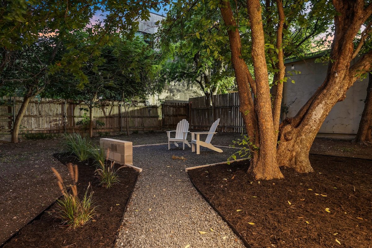 Entire Fourplex for Friends & Family! gallery image 5