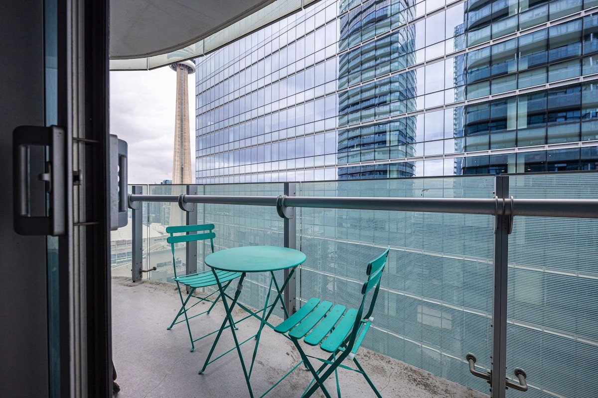 2BR Suite with Free Parking – CN Tower/Lake View gallery image 5