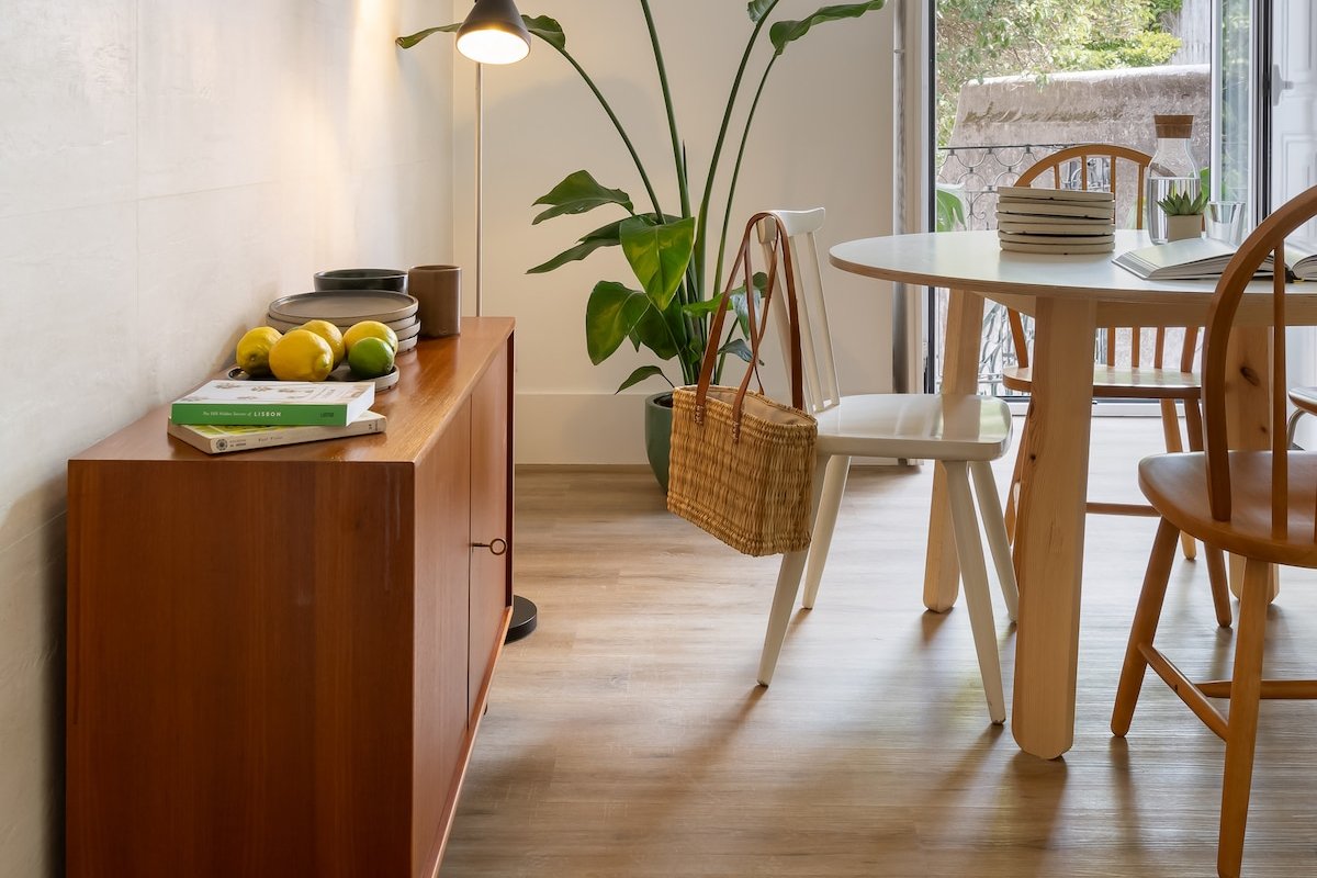 6-bedroom apartment with garden & coworking gallery image 2