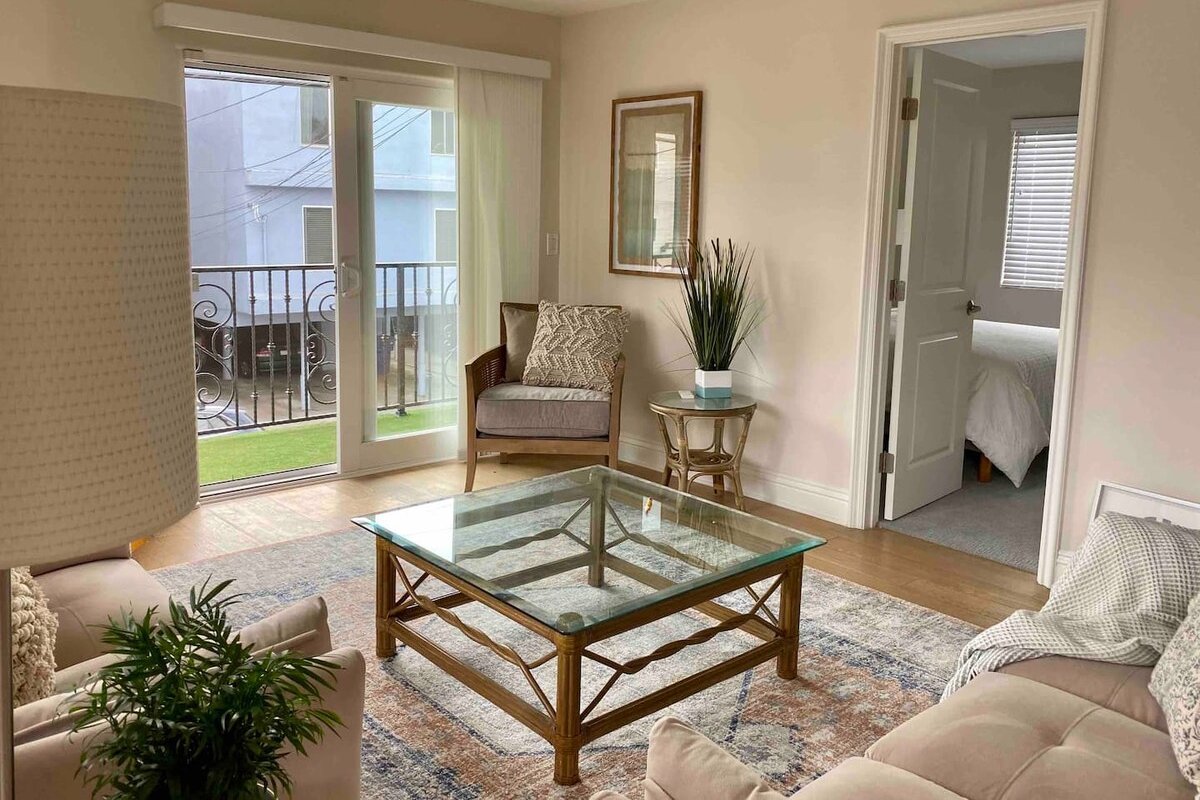 Light and Bright Canal beach & marina condo gallery image 4