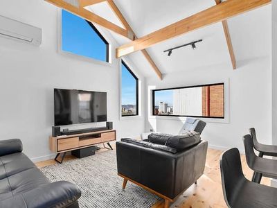 Outstanding Quality Renovation, so close to CBD.