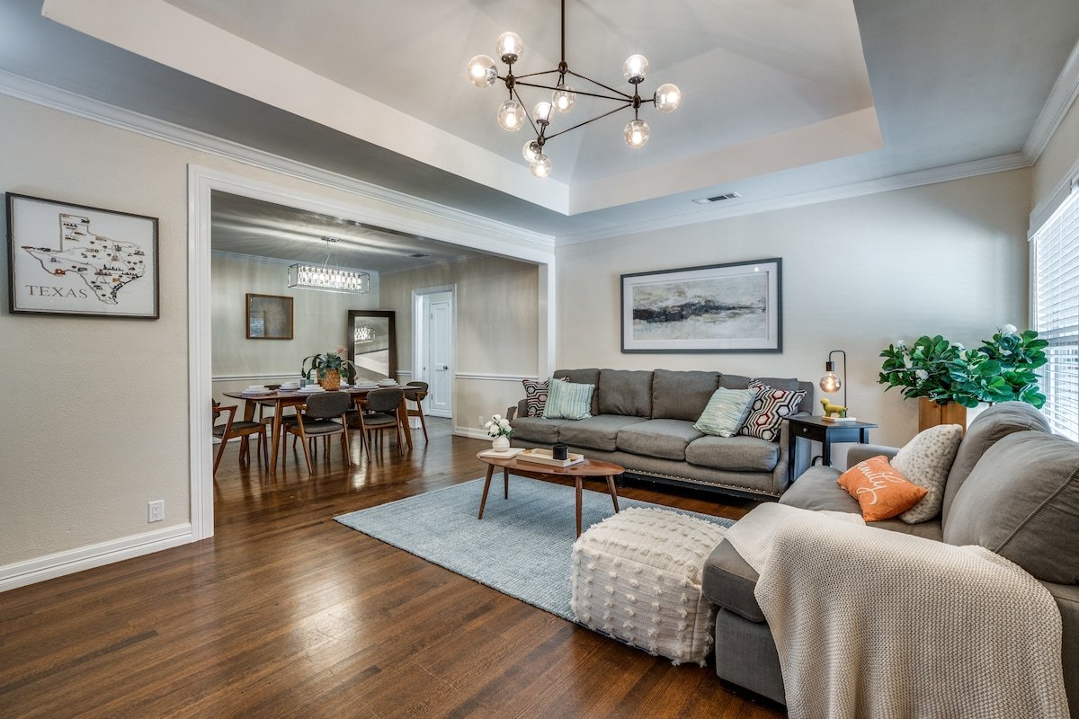 Game Room, hot tub near Bishop Arts & DT Dallas. gallery image 2