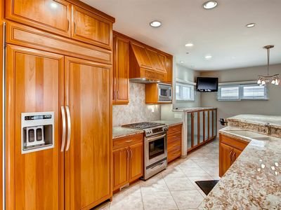 Amazing Luxurious Beach Retreat, Sleeps 10 gallery image 4