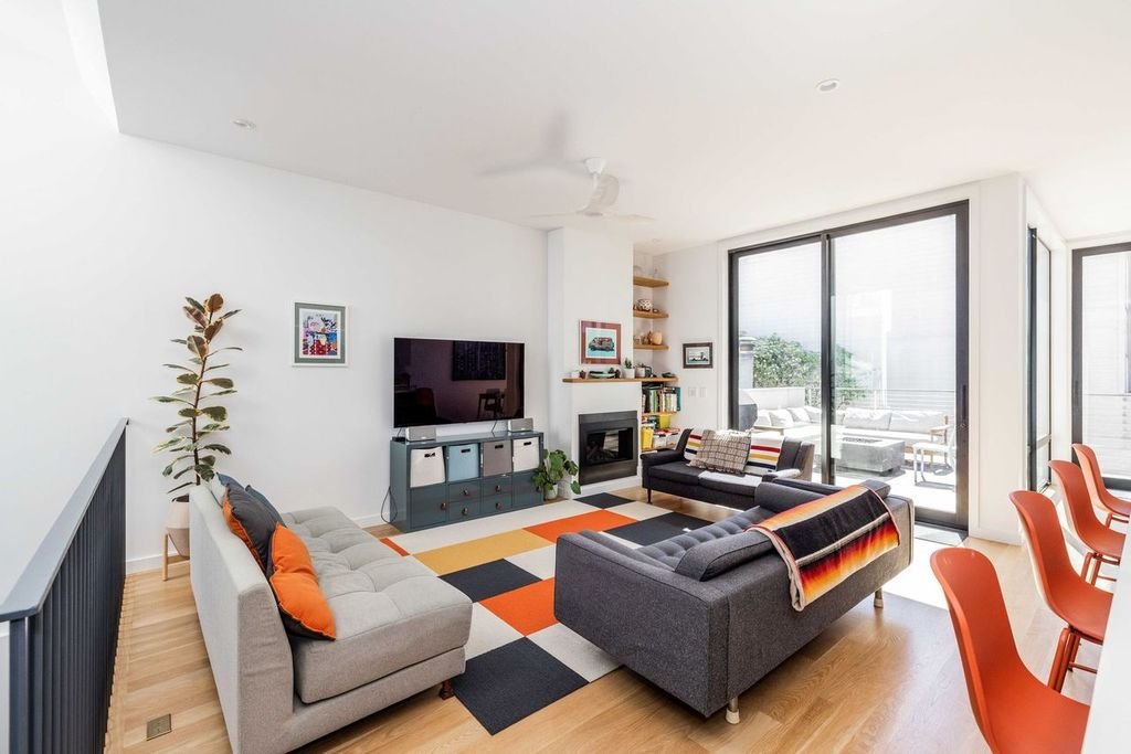 Beautiful Modern Home near USF gallery image 3