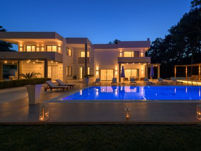 Bella Foresta Villa, 7 Bedroom Luxurious Villa