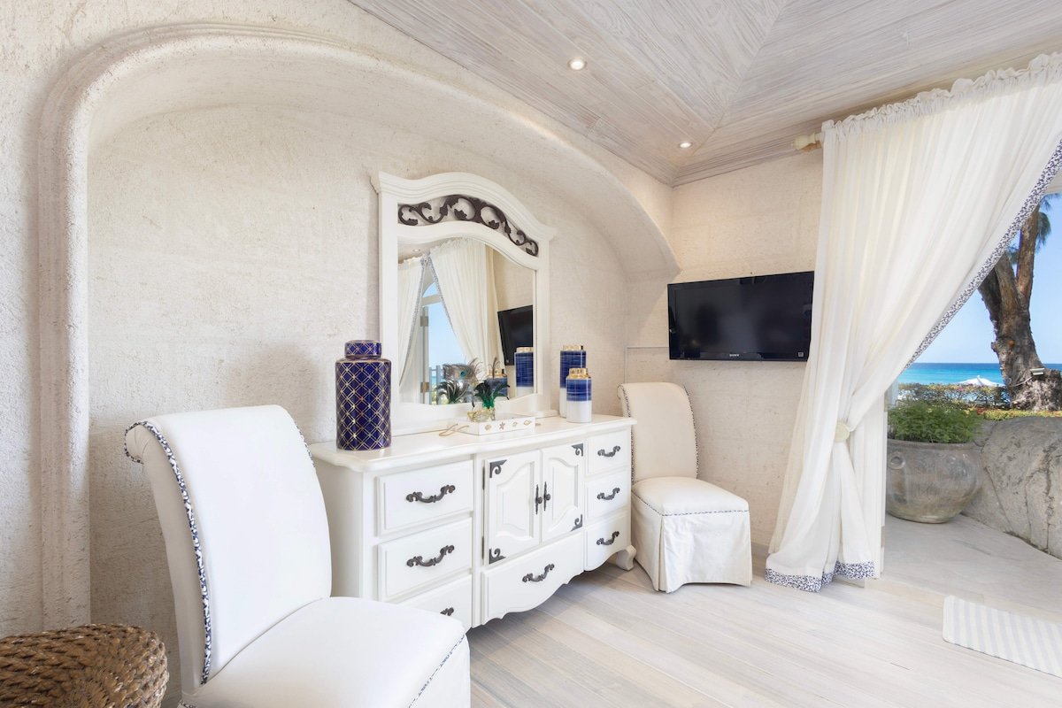 Villa Azzurro at Old Trees gallery image 5