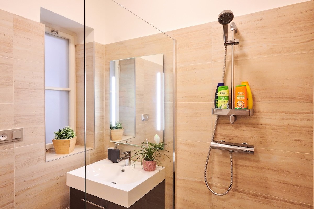 Modern 3-bedroom Lesser Town Apartment Nr.8A gallery image 4