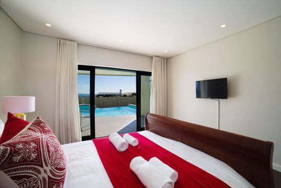 Photo 4 of Sunset Mansion accommodation in Llandudno, Cape Town with 7 bedrooms and 7 bathrooms