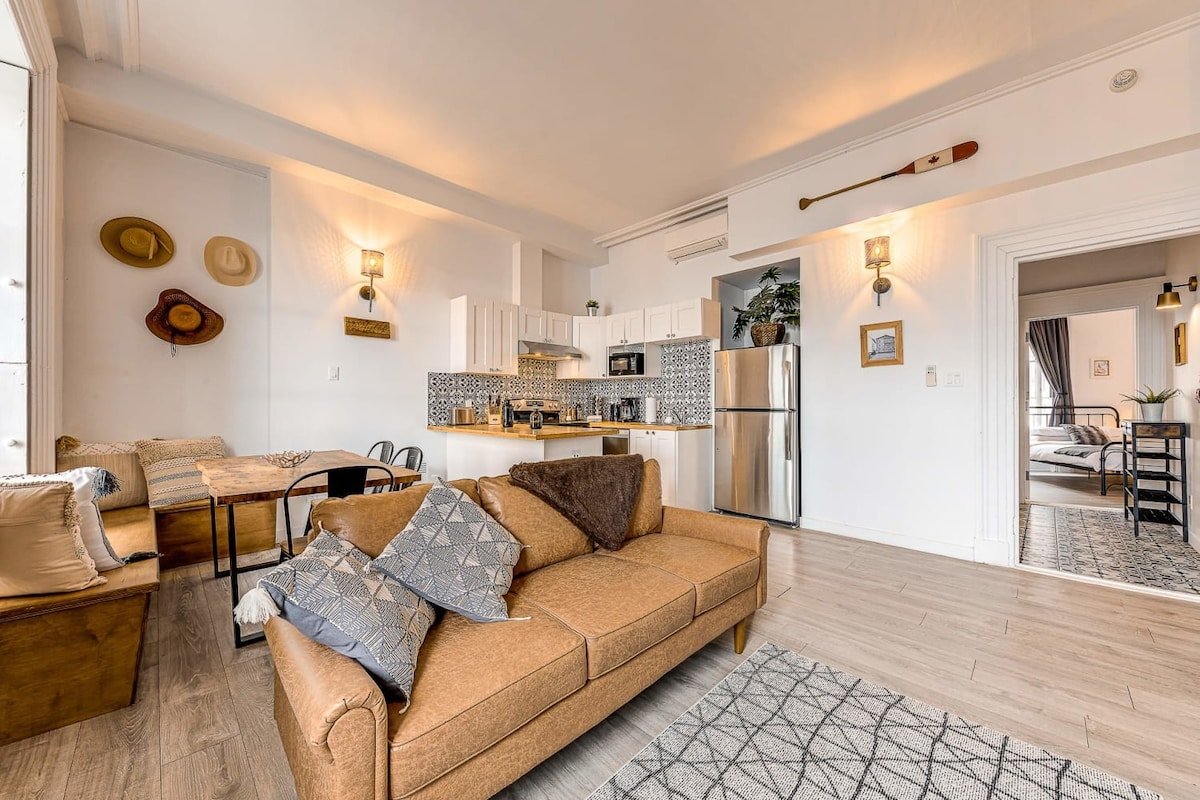 Manoir des Remparts- Renovated 3 Bedroom Oasis gallery image 2