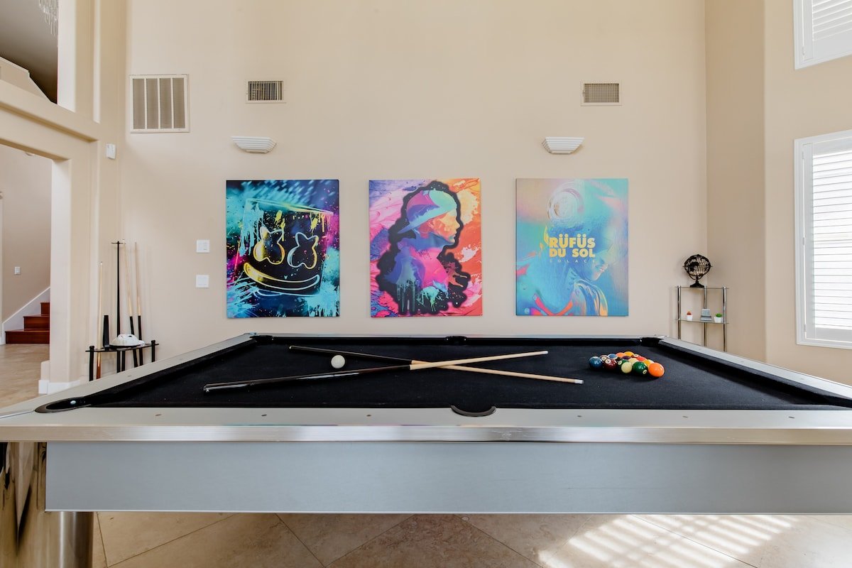 Insta-worthy Vegas Mansion – 12 Mins from Strip gallery image 4