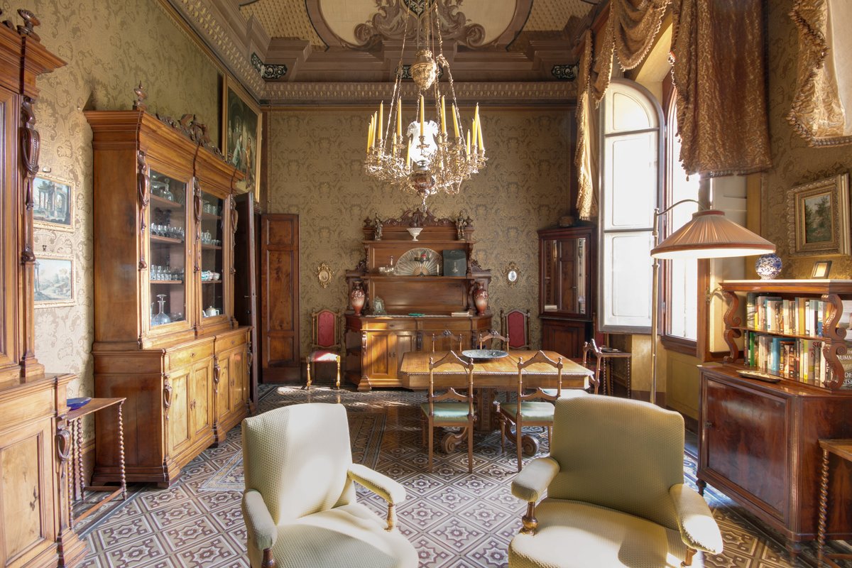 Historical mansion in Florence with garden