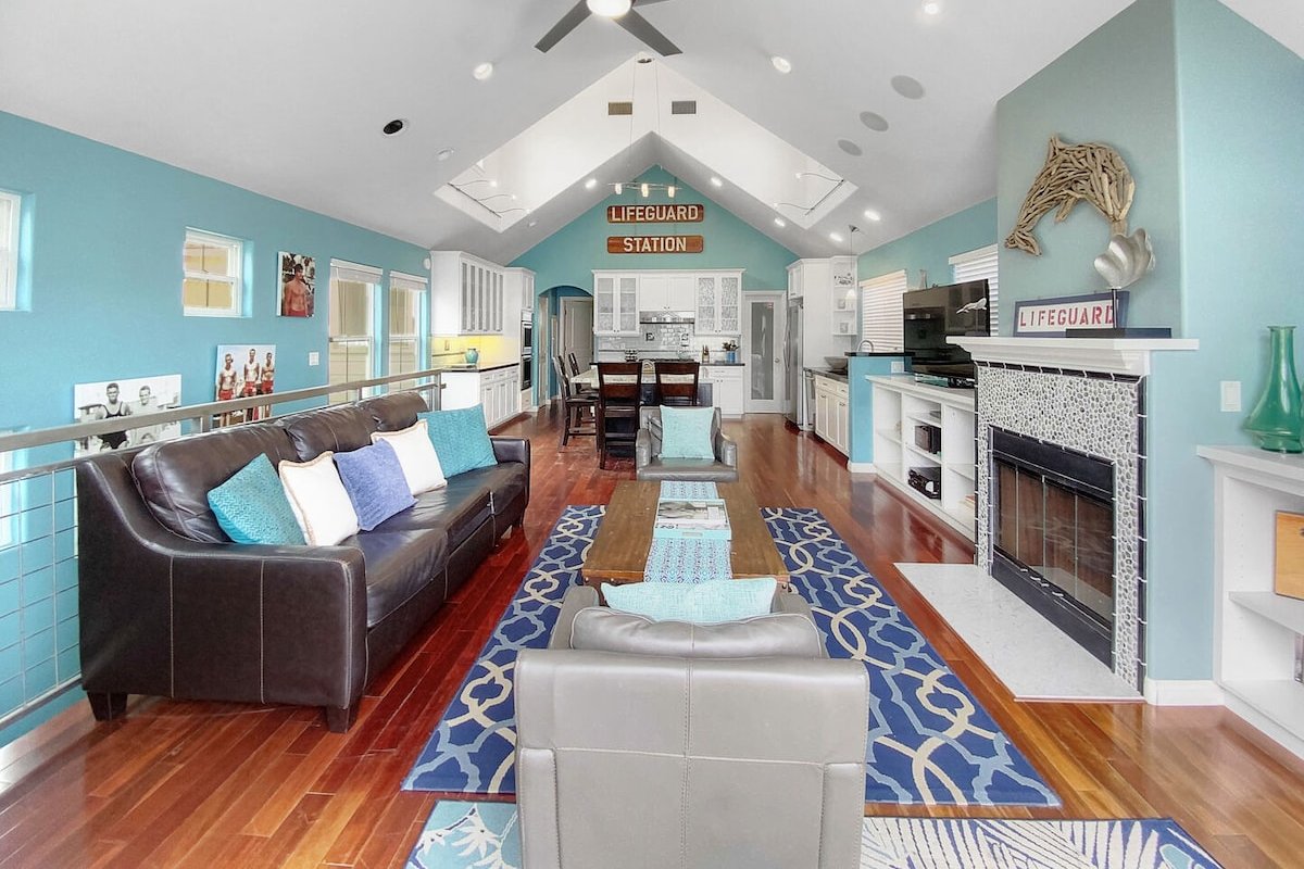 Massive Luxury Beach Home – Fire Pit, AC, Garage! gallery image 2