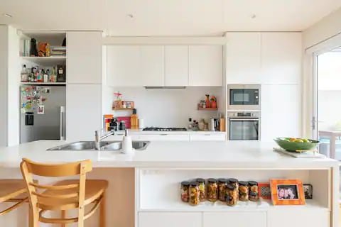 Lovely renovated Victorian terrace. 3 bed, 2 bath. gallery image 3