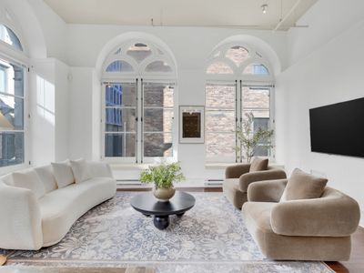 Elegant 2 level 3BD-3BA Old Mtl-Pool table&Parking