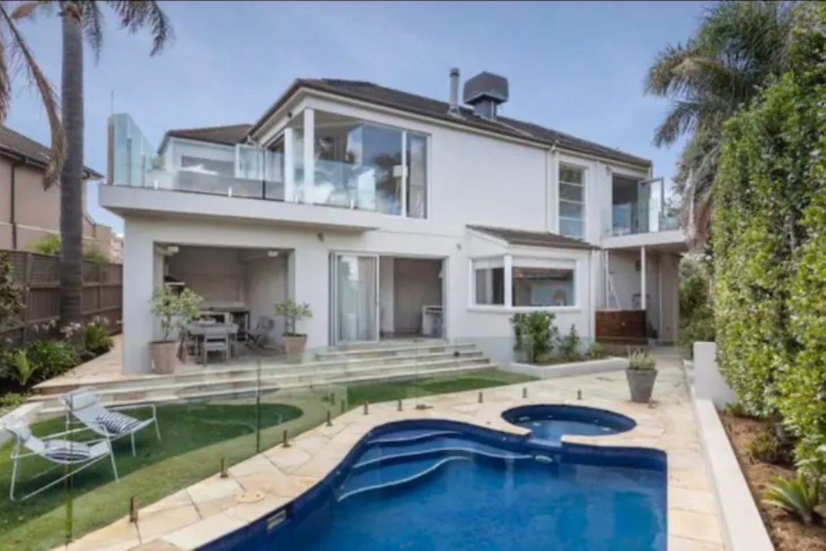 Hampton Haven Pool metres to the Beach