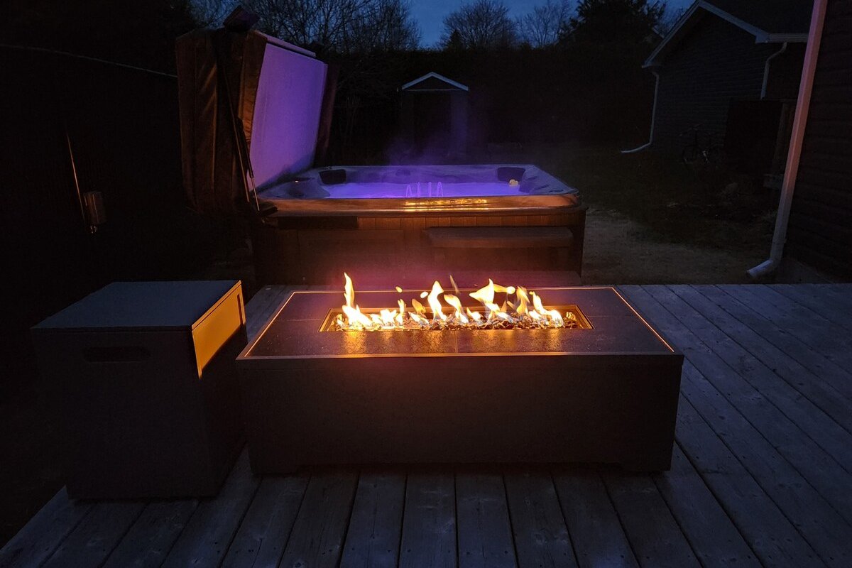 Hot Tub Under the Atlantic Stars Luxury 2 BR home gallery image 4