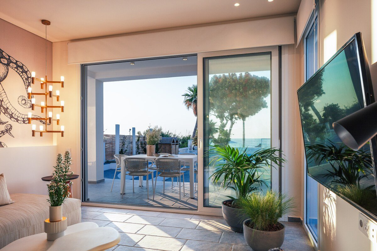 Villa Deluxe beachside retreat gallery image 5