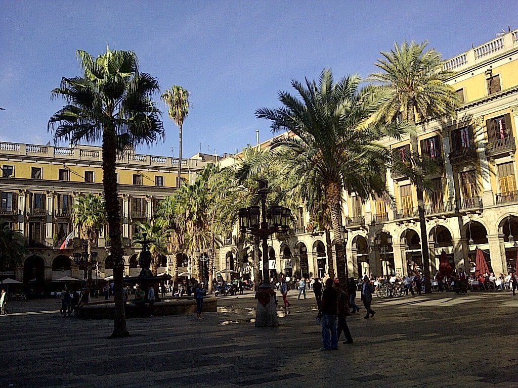 Plaza Real 3 double BR quiet; HUTB: 001510-95 gallery image 2