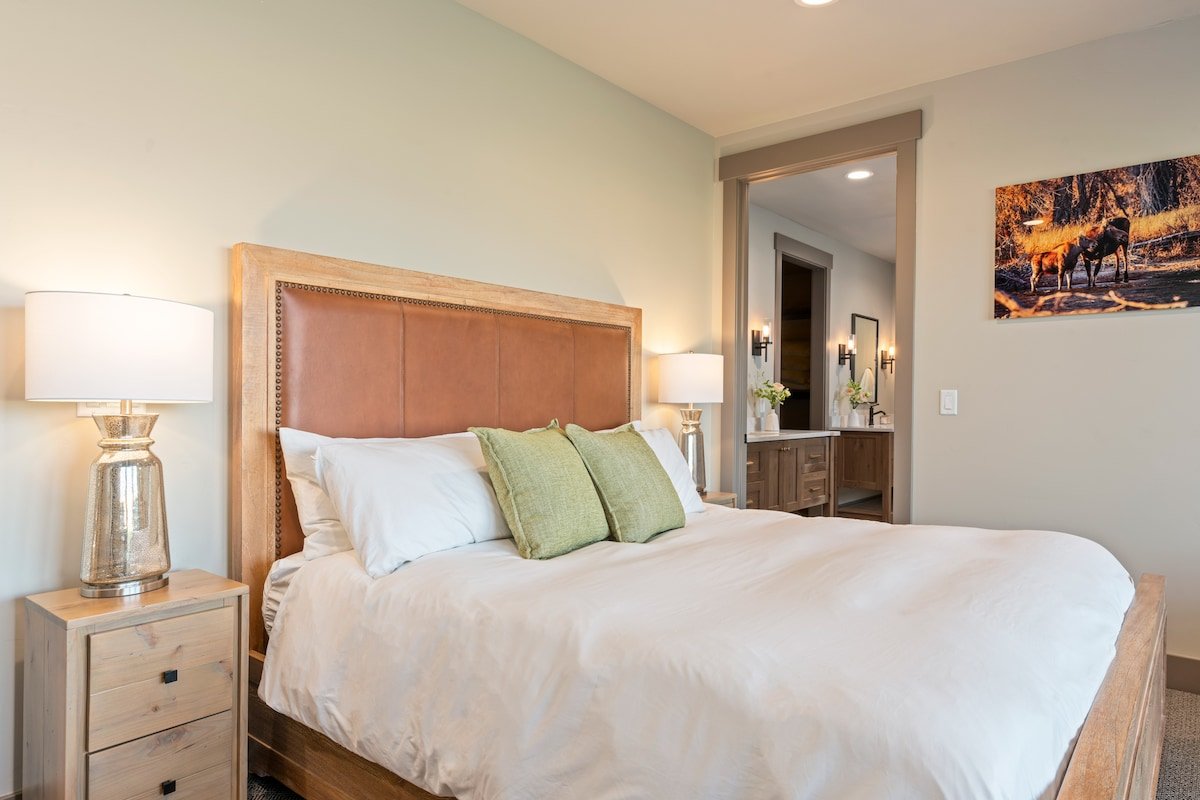 Basecamp Stays: Lux Retreat, Teton Views, 3 Acres! gallery image 4