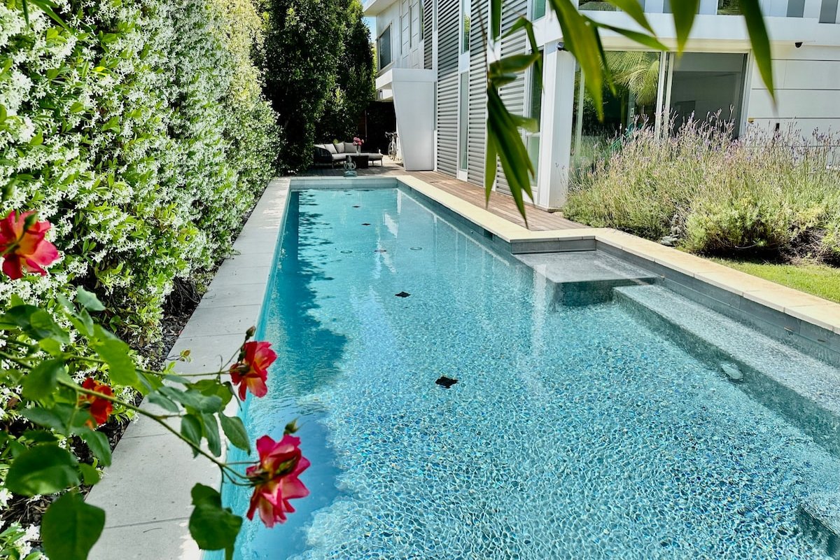 Modern Oasis in Santa Monica gallery image 2