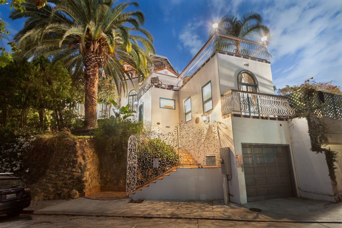 Hollywood Hills 5BR Villa with Incredible Views gallery image 3