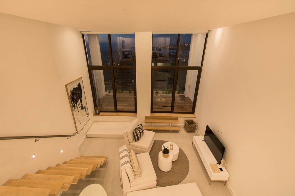 Stunning Ocean & Mountain Views in Camps Bay gallery image 3