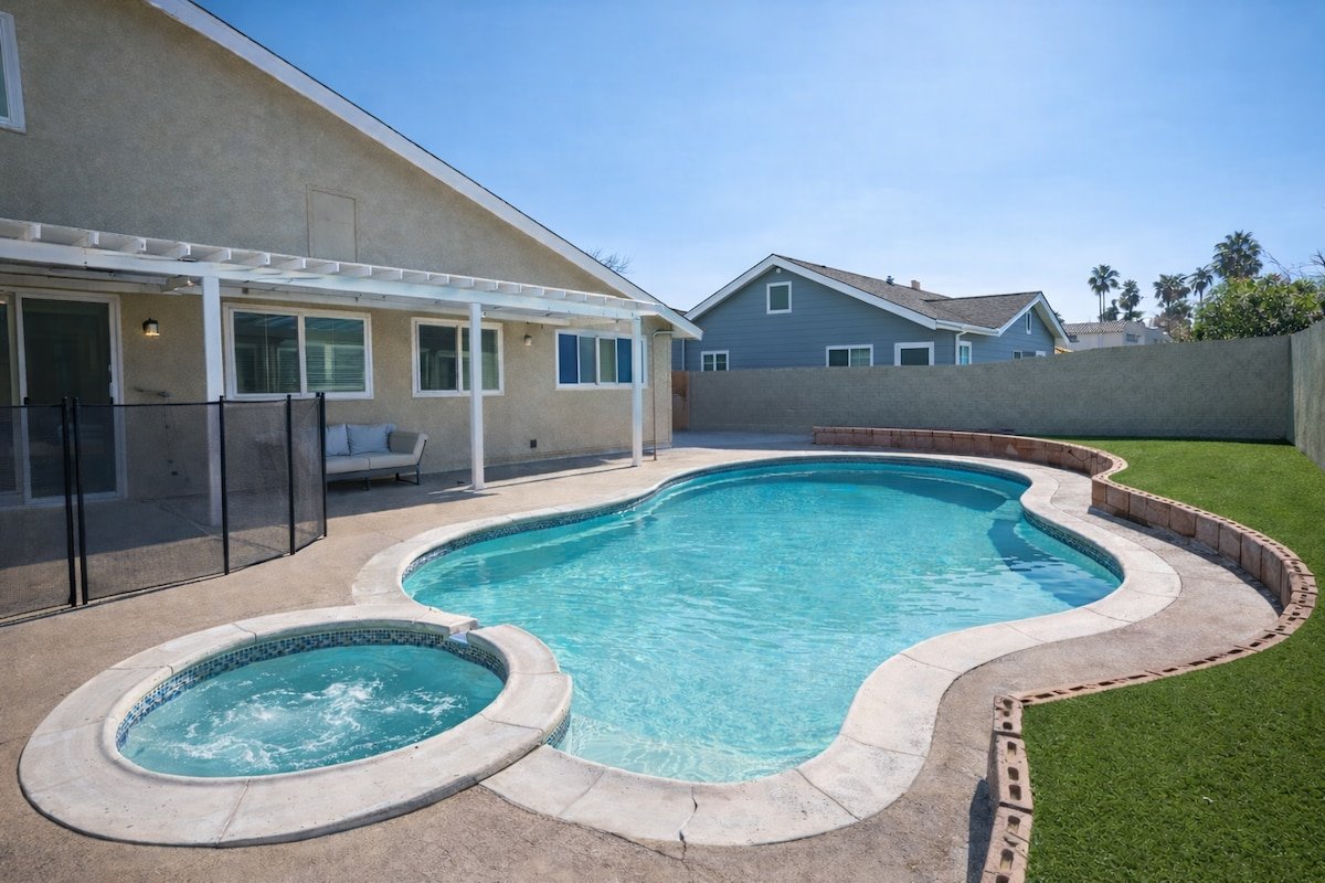 Pool & Spa Oasis with Game Room – Close to STRIP! gallery image 4