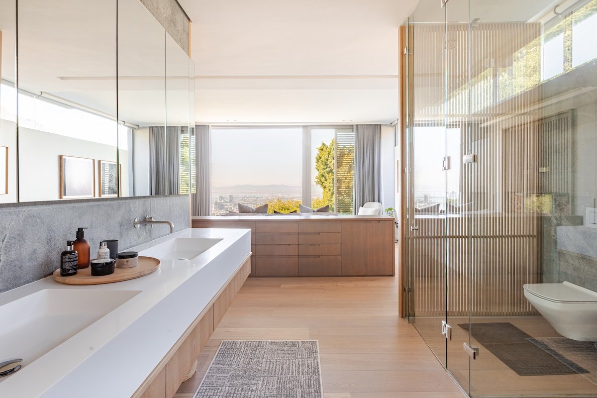 Stunning 4-Bedroom Higgovale Home with Views gallery image 2