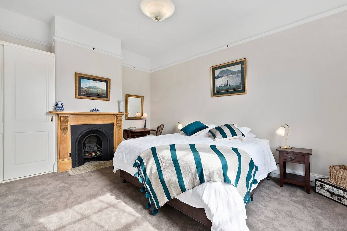 Hampden Manor—A Refined Battery Point Period Home gallery image 4