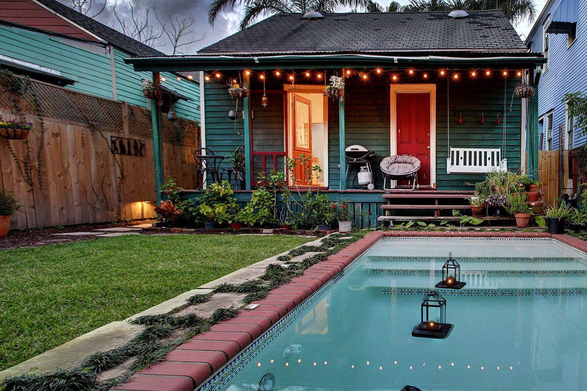 Just steps to both Frenchman St & French Quarter!