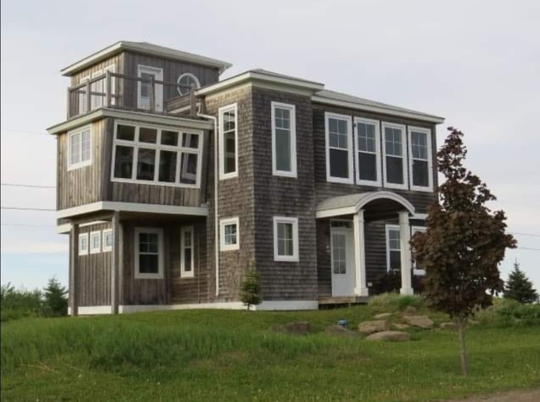 Spacious 5-Bedroom Cottage with Private beach gallery image 2