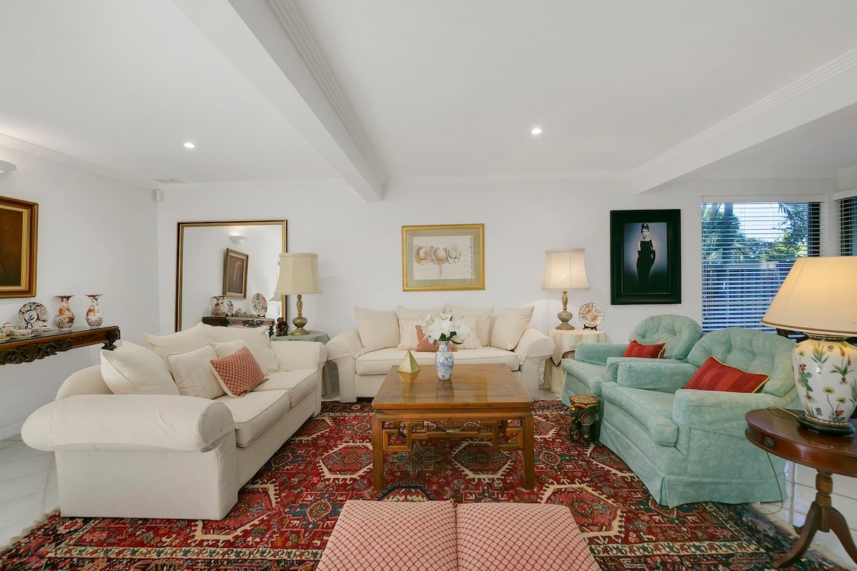 Sherwood Guesthouse – Pets, Pool, house gallery image 5