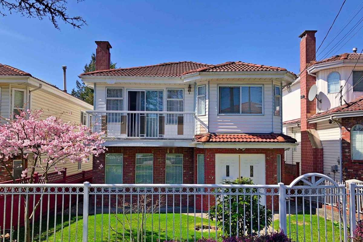 Clean Family Home Central Near Downtown & Airport