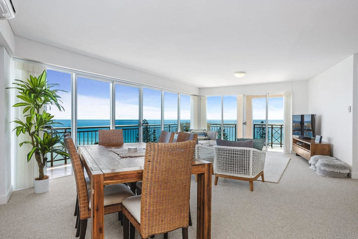 Apartment R306 – ultimate beachfront destination! gallery image 5