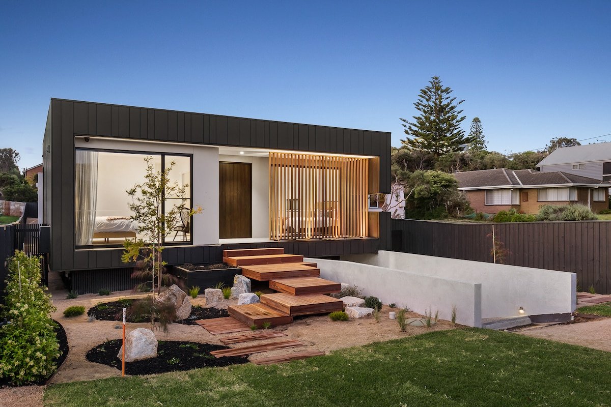 Elegant Sorrento Retreat with Pool and half Basket gallery image 3