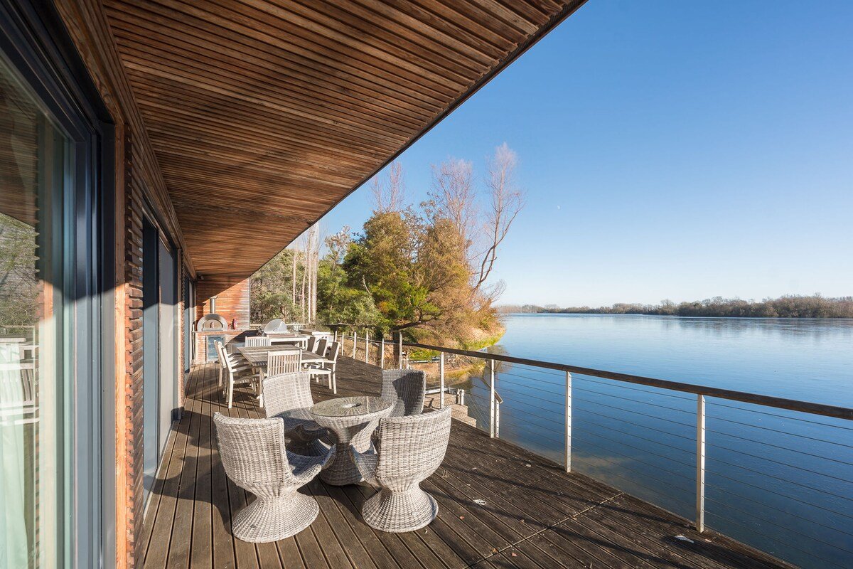 Bowmoor – Luxury Lakefront Home with Resort Access gallery image 4