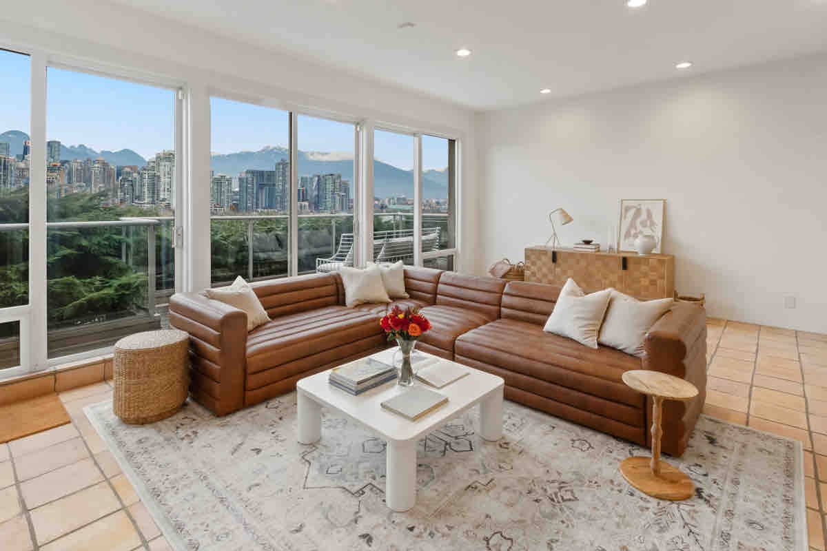 Character house overlooking city & mountain views gallery image 5