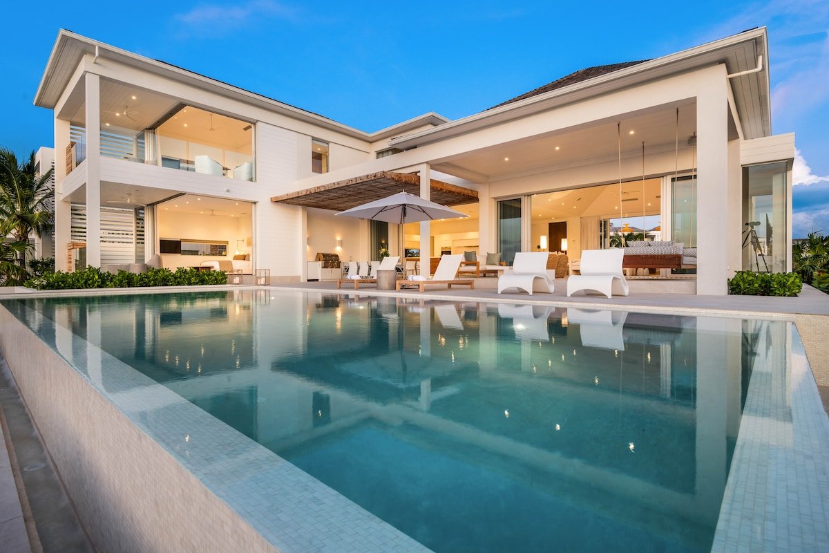 Beach Enclave Grace Bay Villa 1 – 5 BD Beachfront gallery image 3