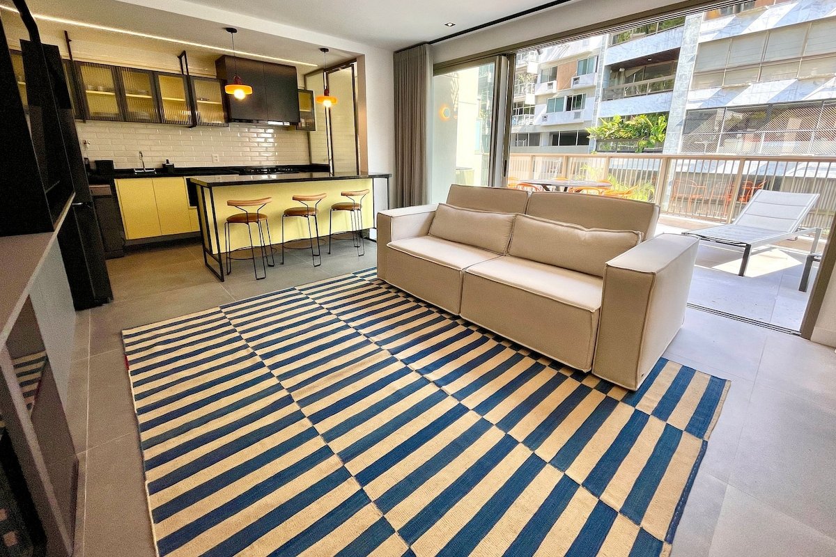 Modern penthouse with terrace in Leblon gallery image 4