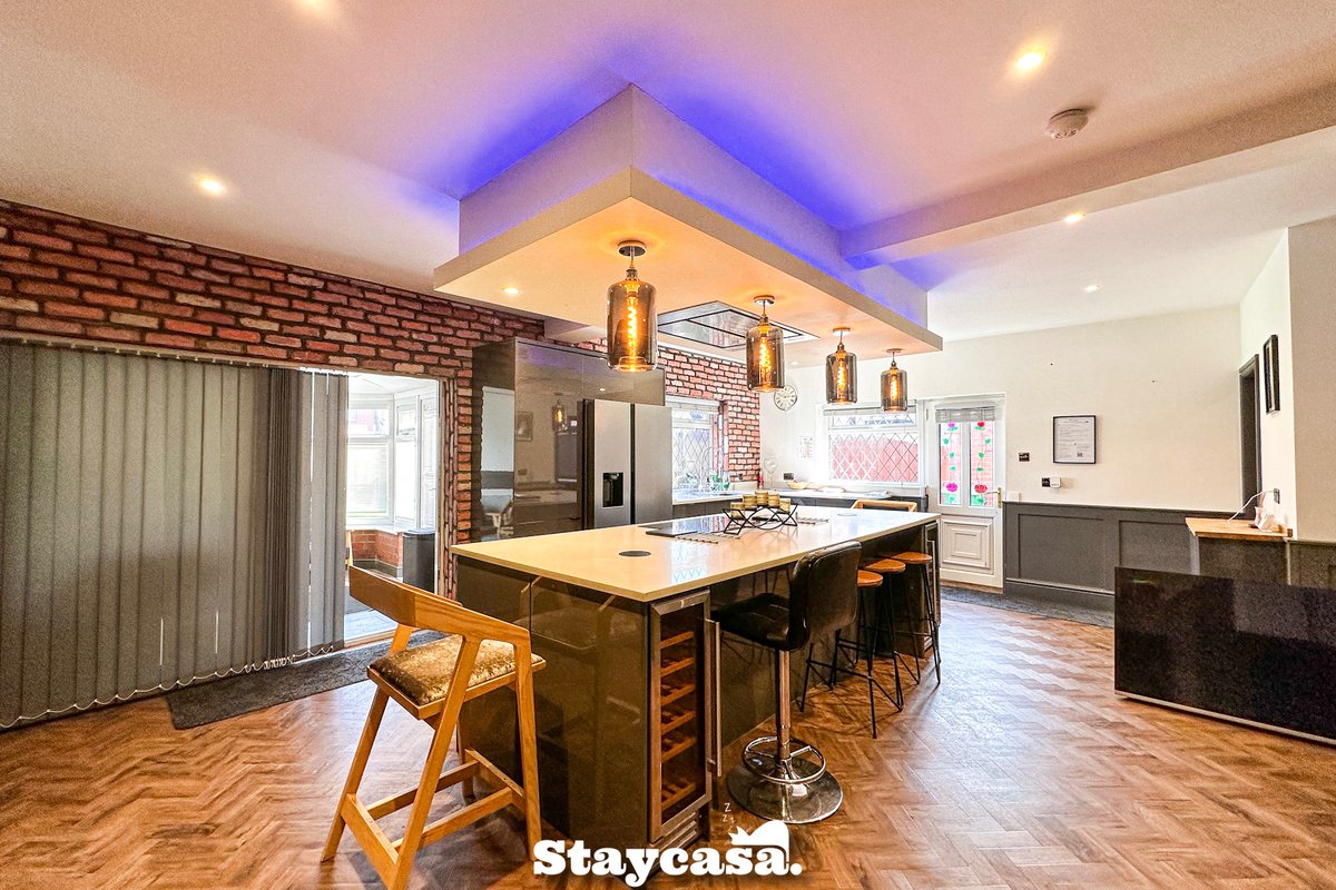 Beautiful Detached Villa – Jacuzzi Bath – Parking