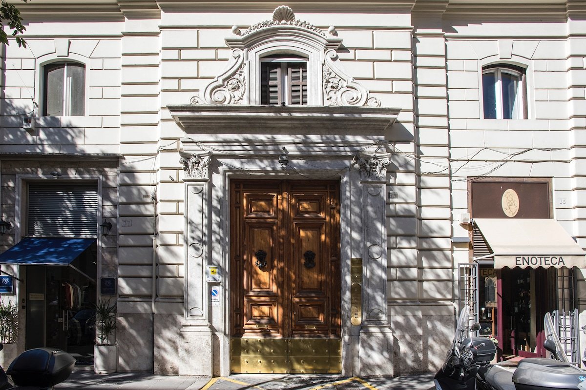 Ludovisi Delux New: 3 bed 2 bath at Spanish Steps gallery image 2