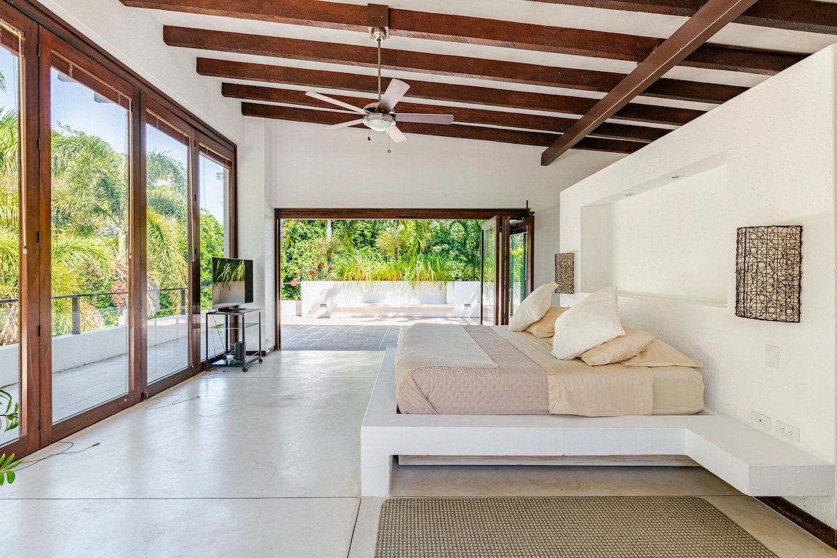 Med001 – Luxury villa with pool near Medellin gallery image 3