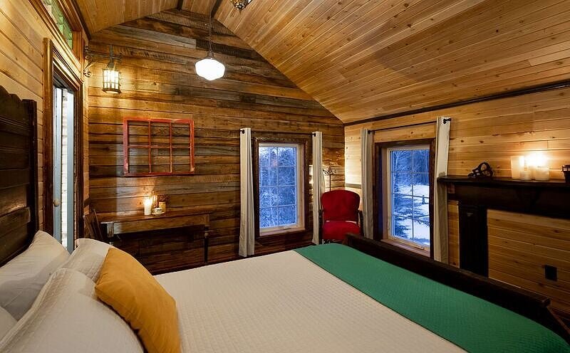 Jone’s Brook Cottage: BBQ-Pool-Table-Firepit-AC