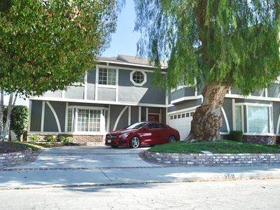 Valencia CA Stunning 3100+sqft, 5 Bed/5Bath home