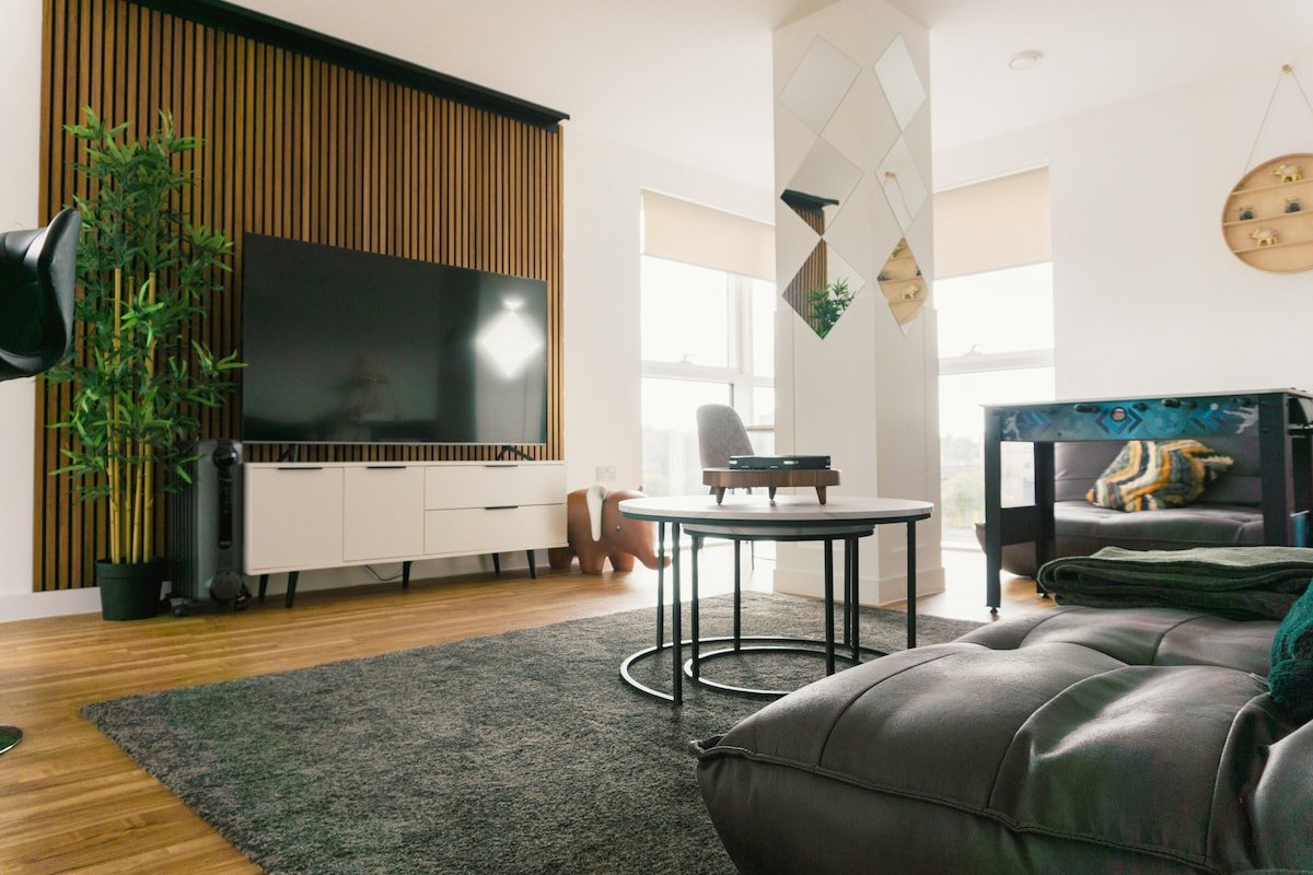 Manchester’s Luxurious 2 Bed Haven – Canal Views gallery image 2