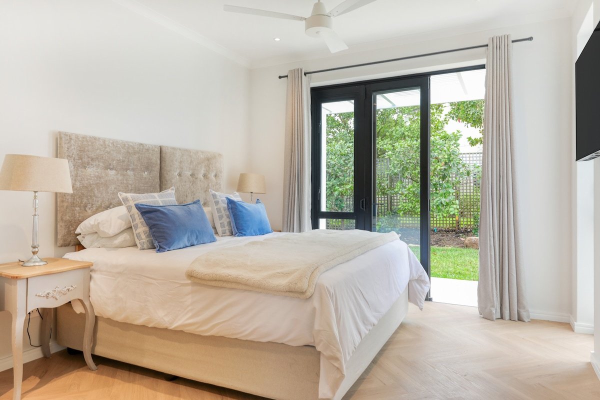 Light-Filled 2-Bed Cottage | Plunge Pool & Braai gallery image 2